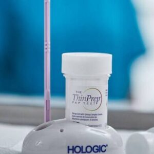 Imagem de um tubo branco com etiqueta escrito ThinPrep ilustrando um reagente de citologia líquida.