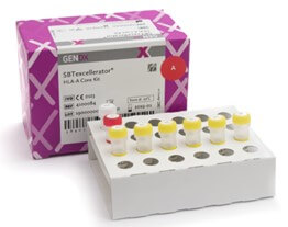 Imagem de embalagem rosa de um kit de tipagem HLA, com tubos amarelos em uma caixa branca.