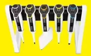 Imagem de fundo amarelo com 5 pipetas eletronicas com formato cilíndrico e detalhes coloridos.